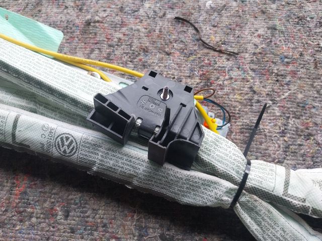 bontott VW TOURAN Bal Függönylégzsák és Oldallégzsák