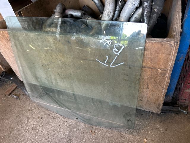 bontott VW TOURAN Bal hátsó Ablak