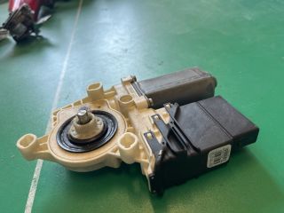bontott VW TOURAN Bal hátsó Ablakemelő Motor