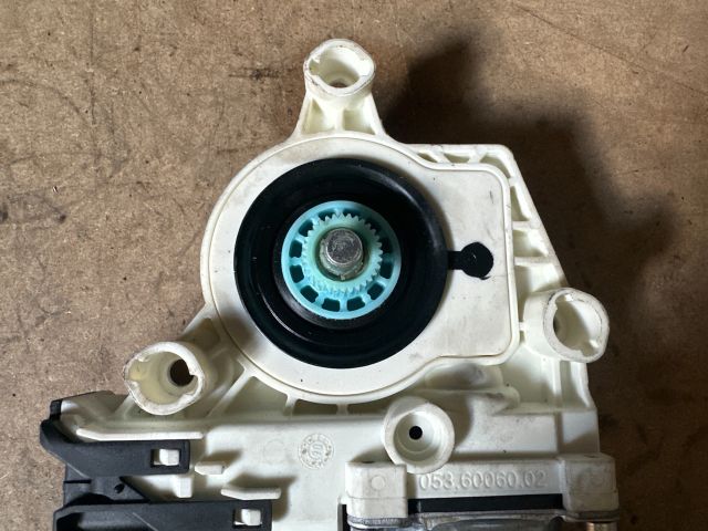 bontott VW TOURAN Bal hátsó Ablakemelő Motor