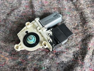 bontott VW TOURAN Bal hátsó Ablakemelő Motor