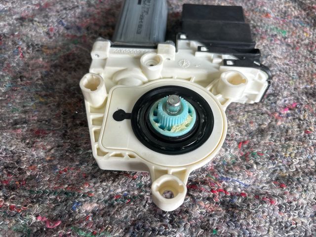 bontott VW TOURAN Bal hátsó Ablakemelő Motor