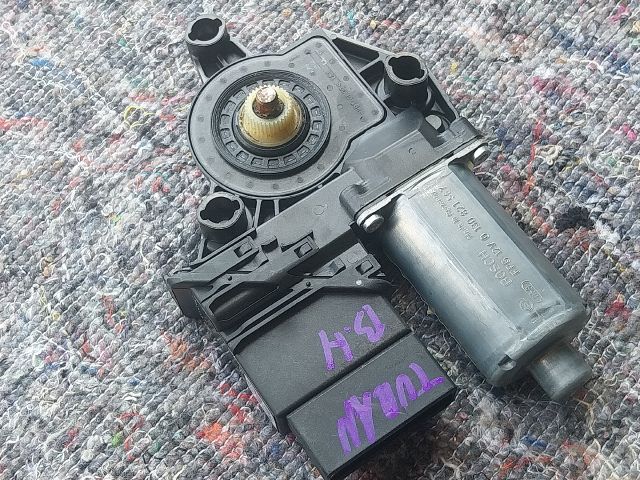 bontott VW TOURAN Bal hátsó Ablakemelő Motor