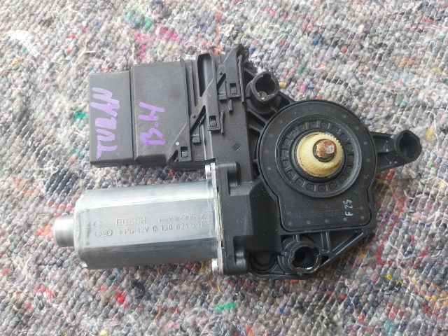 bontott VW TOURAN Bal hátsó Ablakemelő Motor