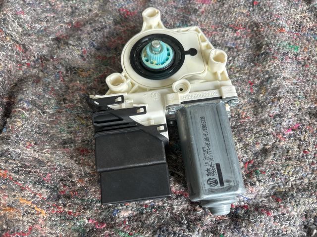 bontott VW TOURAN Bal hátsó Ablakemelő Motor