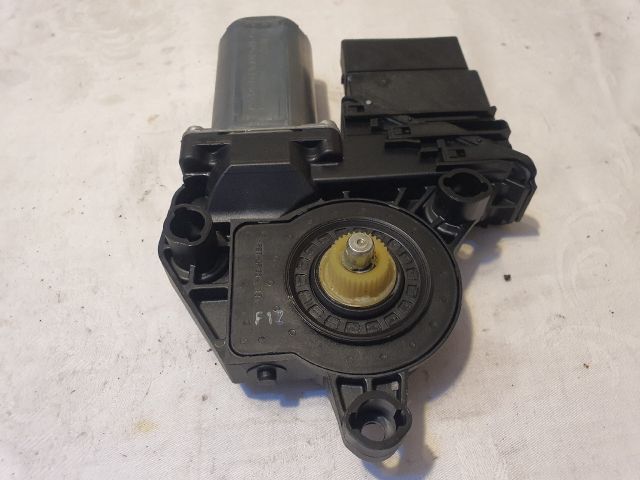 bontott VW TOURAN Bal hátsó Ablakemelő Motor