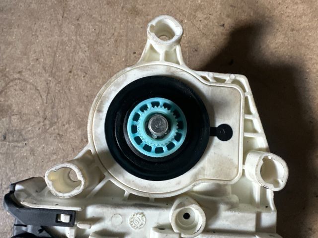 bontott VW TOURAN Bal hátsó Ablakemelő Motor