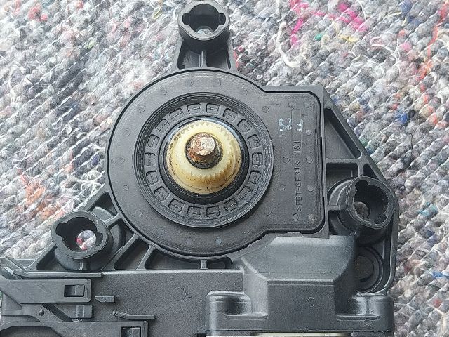 bontott VW TOURAN Bal hátsó Ablakemelő Motor