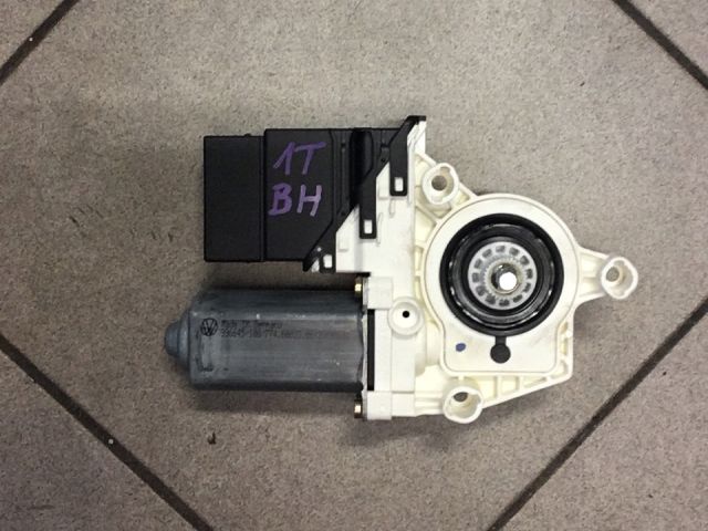 bontott VW TOURAN Bal hátsó Ablakemelő Motor