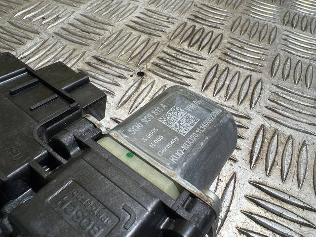 bontott VW TOURAN Bal hátsó Ablakemelő Motor