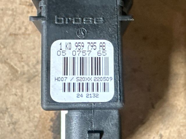 bontott VW TOURAN Bal hátsó Ablakemelő Motor