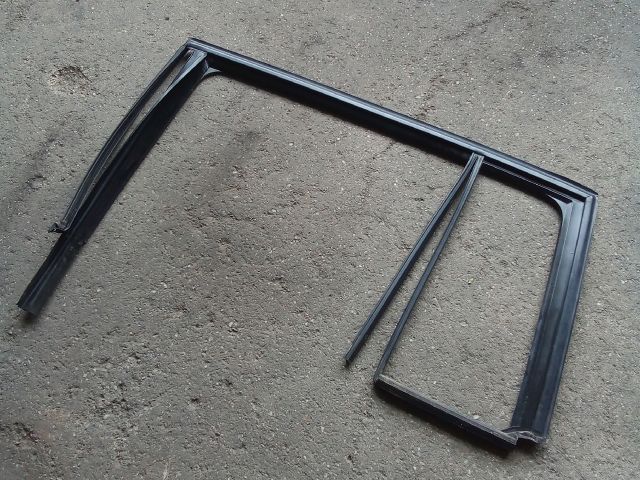 bontott VW TOURAN Bal hátsó Ablakvezető Gumi