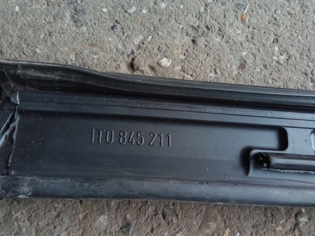 bontott VW TOURAN Bal hátsó Ablakvezető Gumi