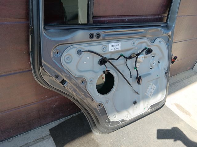 bontott VW TOURAN Bal hátsó Ajtó (Részeivel)