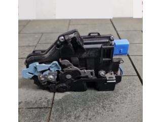 bontott VW TOURAN Bal hátsó Ajtózár