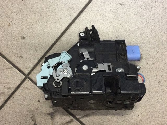 bontott VW TOURAN Bal hátsó Ajtózár