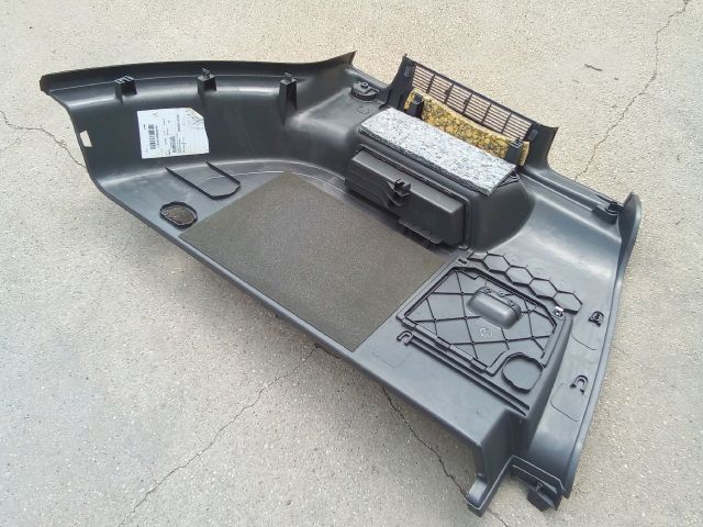 bontott VW TOURAN Bal hátsó Csomagtér Burkolat (Műanyag)