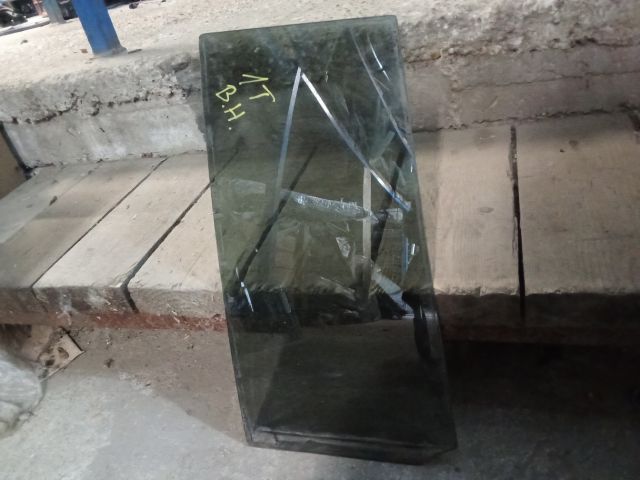 bontott VW TOURAN Bal hátsó Fixüveg (Ajtóban)