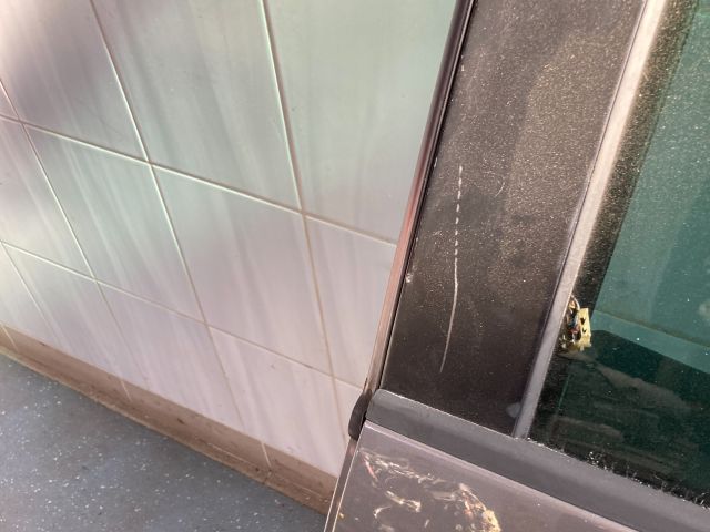 bontott VW TOURAN Bal hátsó Fixüveg (Ajtóban)