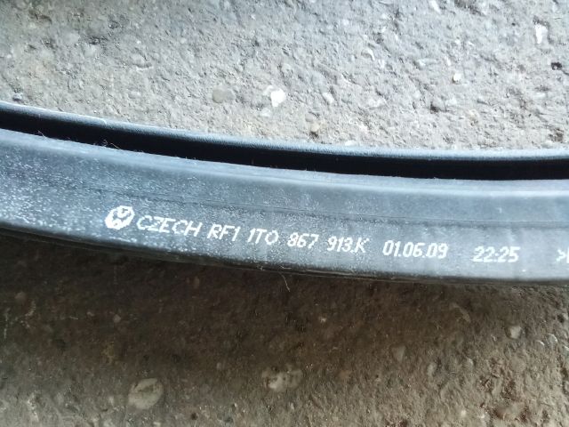 bontott VW TOURAN Bal hátsó Gumikéder