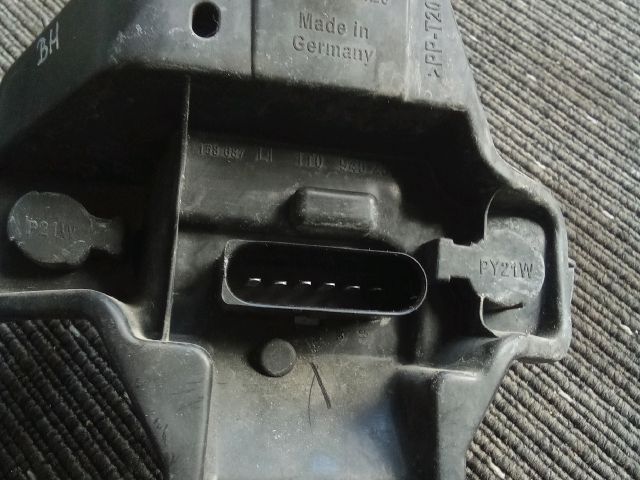 bontott VW TOURAN Bal Hátsó Lámpa Foglalat