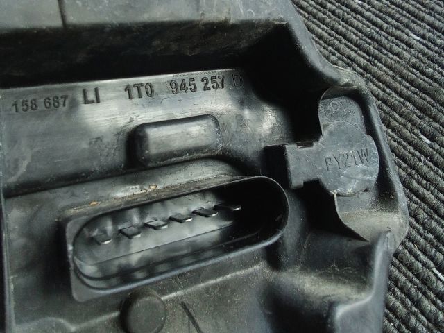 bontott VW TOURAN Bal Hátsó Lámpa Foglalat