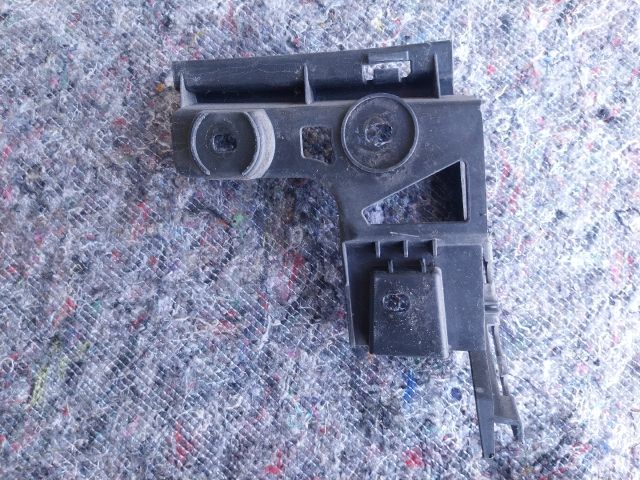 bontott VW TOURAN Bal hátsó Oldal Lökhárító Tartó (Műanyag)