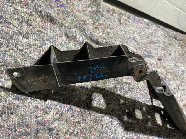 bontott VW TOURAN Bal hátsó Oldal Lökhárító Tartó (Műanyag)