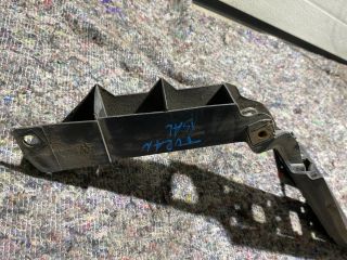 bontott VW TOURAN Bal hátsó Oldal Lökhárító Tartó (Műanyag)