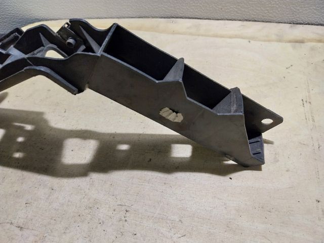 bontott VW TOURAN Bal hátsó Oldal Lökhárító Tartó (Műanyag)