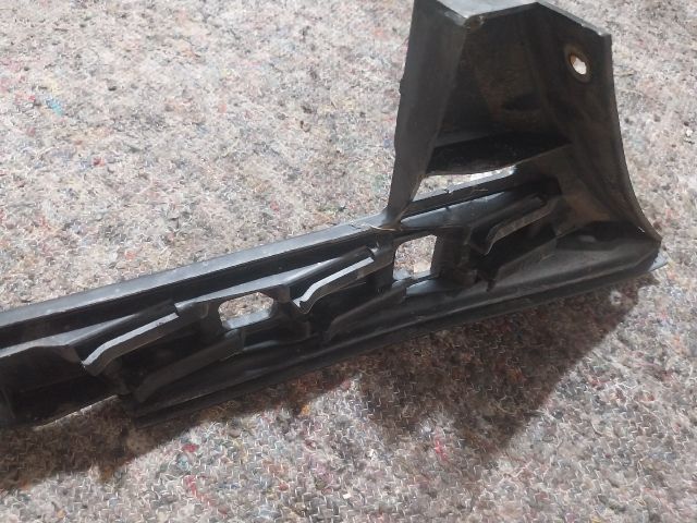 bontott VW TOURAN Bal hátsó Oldal Lökhárító Tartó (Műanyag)