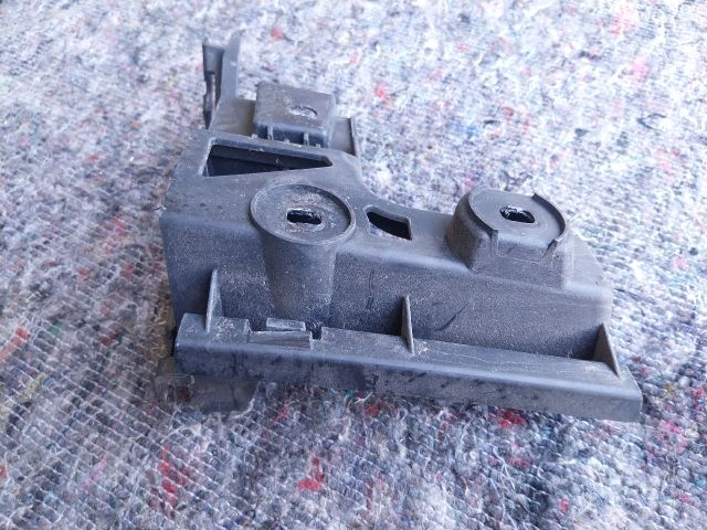 bontott VW TOURAN Bal hátsó Oldal Lökhárító Tartó (Műanyag)