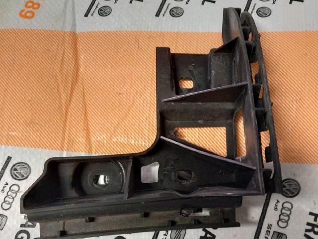 bontott VW TOURAN Bal hátsó Oldal Lökhárító Tartó (Műanyag)