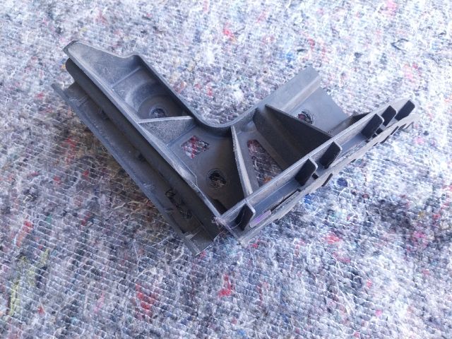 bontott VW TOURAN Bal hátsó Oldal Lökhárító Tartó (Műanyag)