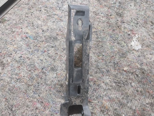 bontott VW TOURAN Bal hátsó Oldal Lökhárító Tartó (Műanyag)