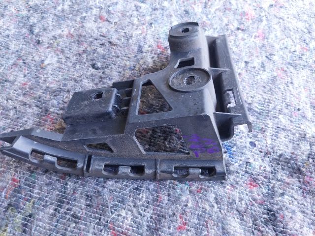 bontott VW TOURAN Bal hátsó Oldal Lökhárító Tartó (Műanyag)