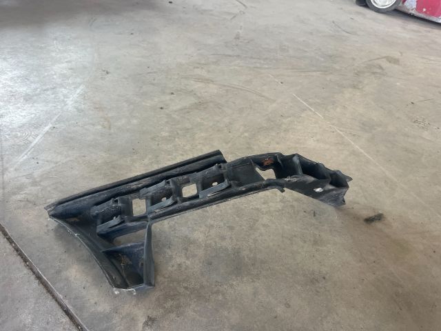 bontott VW TOURAN Bal hátsó Oldal Lökhárító Tartó (Műanyag)