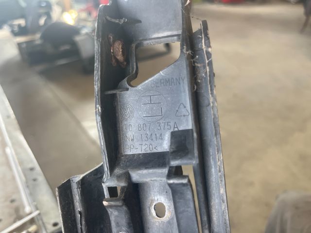 bontott VW TOURAN Bal hátsó Oldal Lökhárító Tartó (Műanyag)