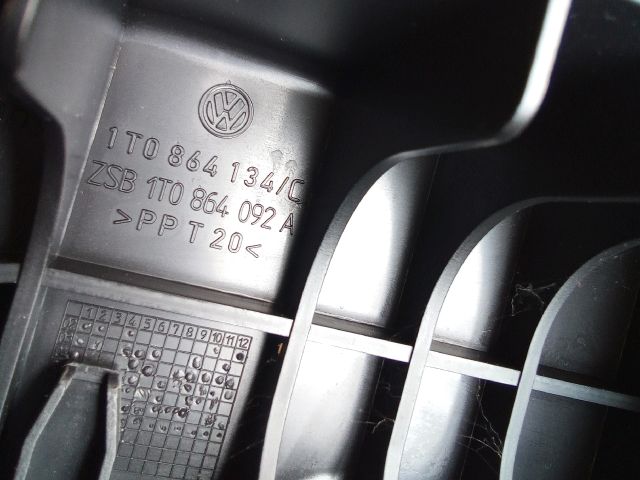 bontott VW TOURAN Bal hátsó Tároló Rekesz