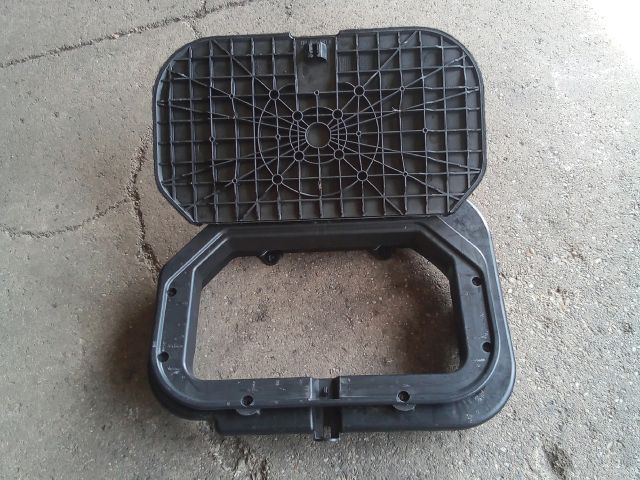 bontott VW TOURAN Bal hátsó Tároló Rekesz