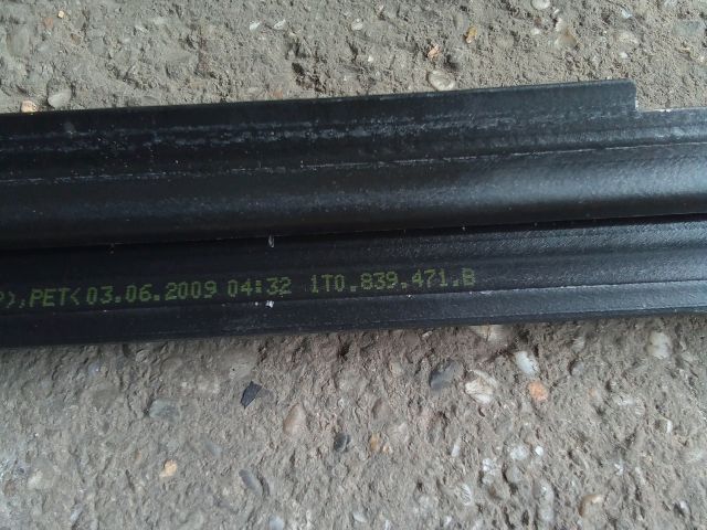 bontott VW TOURAN Bal hátsó Vízlehúzó Gumicsík