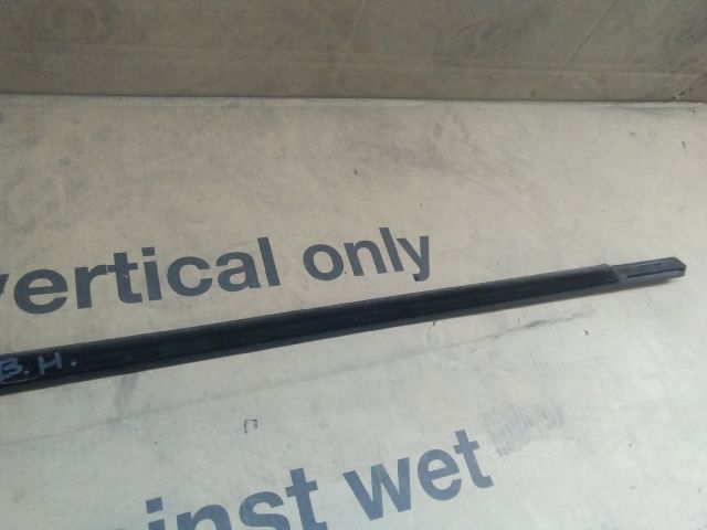 bontott VW TOURAN Bal hátsó Vízlehúzó Gumicsík