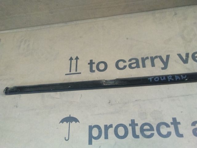 bontott VW TOURAN Bal hátsó Vízlehúzó Gumicsík