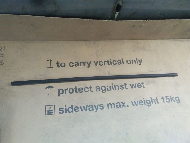 bontott VW TOURAN Bal hátsó Vízlehúzó Gumicsík