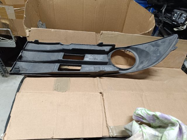 bontott VW TOURAN Bal Ködlámpa Rács