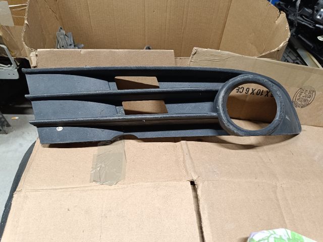 bontott VW TOURAN Bal Ködlámpa Rács