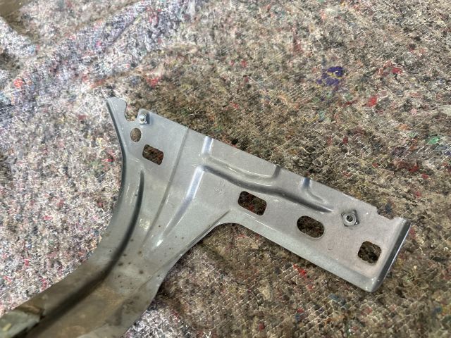 bontott VW TOURAN Bal Sárvédő Oldaltartó