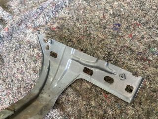 bontott VW TOURAN Bal Sárvédő Oldaltartó