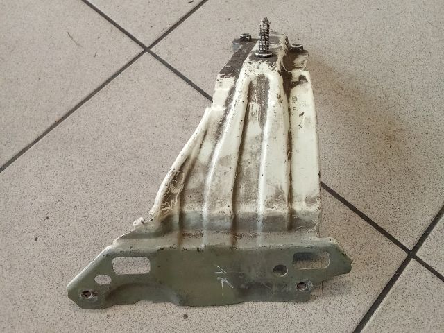 bontott VW TOURAN Bal Sárvédő Oldaltartó