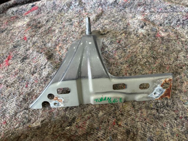 bontott VW TOURAN Bal Sárvédő Oldaltartó